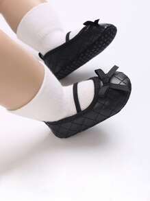 Newborn Infant Girls' Solid Color Soft Bottom Bow-Knot Princess Pre-Walker Flat Shoes - Black - View 1