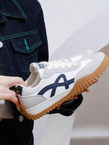 1 para damskich niskich białych trampek, wersja koreańska, gruba podeszwa, codzienne sportowe buty sportowe dla studentów, wiosna 2025