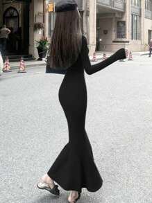 女士 V 领修身紧身连衣裙，性感可爱风格