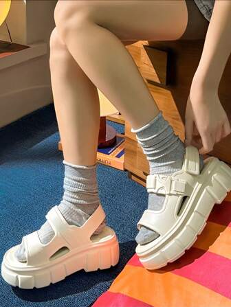 Platformsandaler för kvinnor med tjock sula, tjocka kilar som kan glida på, Anti-halk Andningsbart mode Mångsidiga sandaler med krok och ögla ihåliga vävda remsandaler, vår/sommar