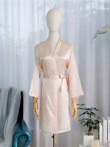 1 pieza Bata con inicial de novia y dama de honor, ropa para prepararse para la fiesta nupcial, accesorios para la ceremonia y recepción de la boda, pijama de primavera y verano para dama de honor, vestido de novia, ropa de baño bordada para la fiesta de las mejores amigas, suministros para la boda, fiesta al aire libre + 1 pieza de pantuflas