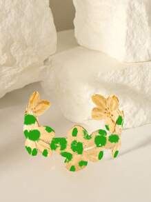 Set Of Metal Circular Flower Earrings Exaggerated Fashion Retro C-Shaped Women's Wide Version Flower Earrings Set For St. Patrick's Day 2025