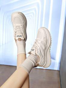 1 para damskich tenisówek z siateczki, wersja koreańska, stylowe grube trampki, wiosna 2025 nowe oddychające buty sportowe na platformie dla studentów