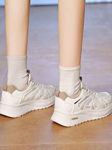 1 para damskich tenisówek z siateczki, wersja koreańska, stylowe grube trampki, wiosna 2025 nowe oddychające buty sportowe na platformie dla studentów