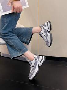 女士时尚百搭厚底运动鞋，厚底，网眼鞋面，透气休闲运动跑步鞋 - 銀色 - 查看 7