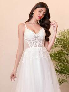 Princess Style V-Neck Lace Tulle Wedding Dress With Train
