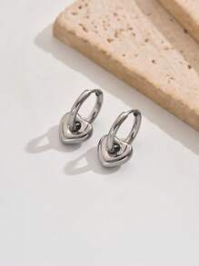 1 对时尚爱心不锈钢耳环，适合女士通勤高端设计耳环