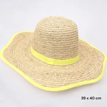 Chapeau de paille à la mode boho chic décontracté élégant fait à la main avec protection UV. Chapeau de soleil à blocs de couleurs avec décoration. Convient pour le printemps, l'été et l'automne