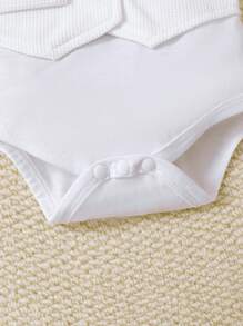 AfterClass 3 件套男婴洗礼服套装：短袖领子拼接华夫格纹理背心二合一连体衣 + 短裤 + 领结，可爱洗礼服 - 白色 - 查看 7