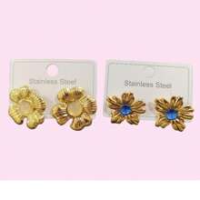 2 对复古风格钛钢耳环，金色花瓣形耳环镶嵌人造珍珠，批发时尚珠宝 - 兩件套 - 查看 7