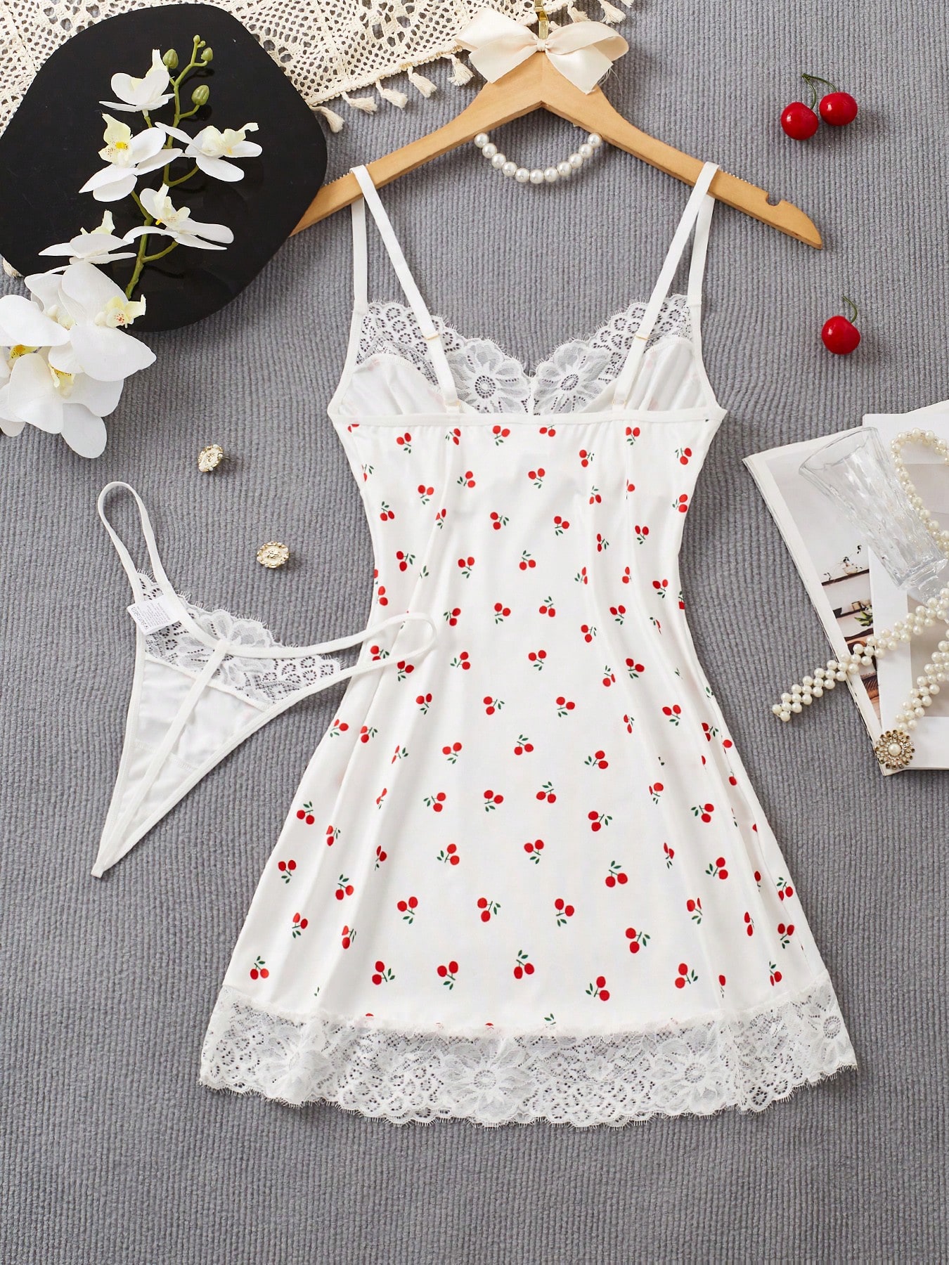 مجموعة ملابس نوم نسائية مثيرة تتكون من قميص نوم وسروال جي-سترينغ، ريف