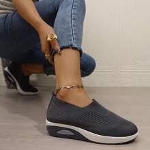 Atmungsaktive Slip-On Sport Schuhe für Frauen - Frühjahrskollektion, einfarbiger gestrickter Oberteil mit Luftpolster-Sohle - Niedrige Lässig Sneaker, Schwarz, Beige, Rot, Hellgrau, Rosa, Dunkelblau