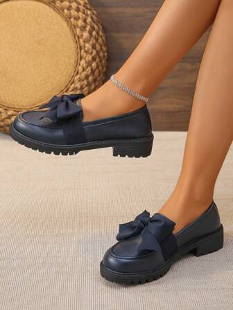 Höst/vinter Nya Retro Svarta Läderloafers Med Tjocka Sulor, Rosettdekor, Engelsk Stil För Dam, Platta Skor