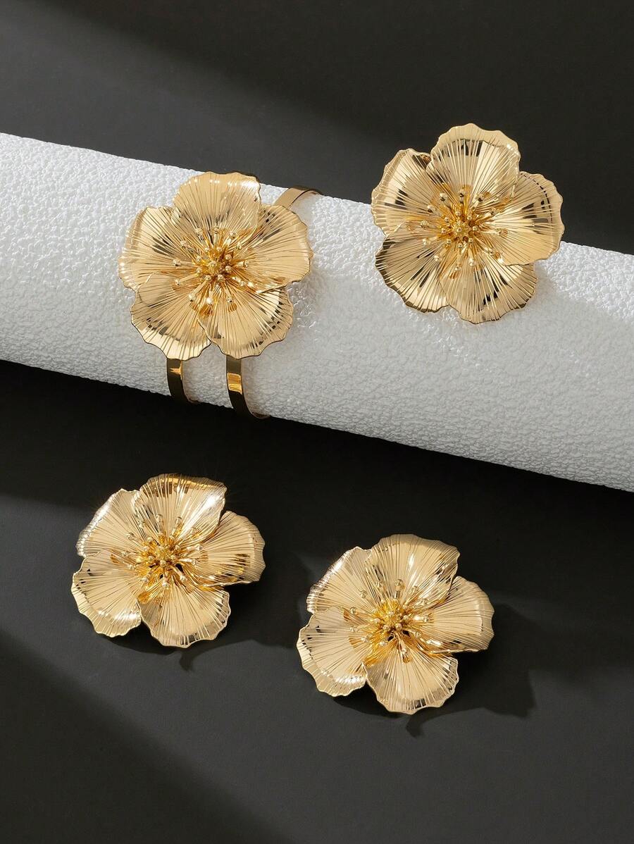 Un par de elegantes y hermosos pendientes de flor dorada, un anillo, un brazalete - Conjunto de joyas de flores de oro para mujer (sin caja de regalo)