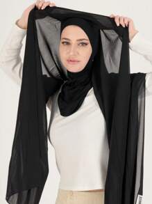 1条女士休闲速成雪纺围巾，纯色，柔软亲肤透气的莫代尔面料，可作颈套、多功能头巾，适合日常穿着。