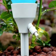 Automatische watergeeftips voor plantenset, automatische druppelirrigatieset met instelbare stroming, geschikt voor binnen- en tuinplanten, geen batterijen nodig, geschikt voor standaard Europese en Amerikaanse schroefdraadflessen