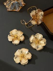 Un par de elegantes y hermosos pendientes de flor dorada, un anillo, un brazalete - Conjunto de joyas de flores de oro para mujer (sin caja de regalo)