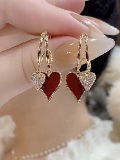 1 par de pendientes elegantes y sencillos con forma de corazón rojo, adecuados para todas las estaciones