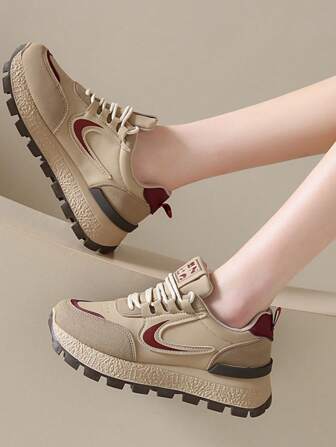 1 双女式新款休闲运动鞋，柔软皮革透气厚底系带登山鞋