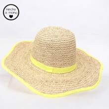 Chapeau de paille à la mode boho chic décontracté élégant fait à la main avec protection UV. Chapeau de soleil à blocs de couleurs avec décoration. Convient pour le printemps, l'été et l'automne