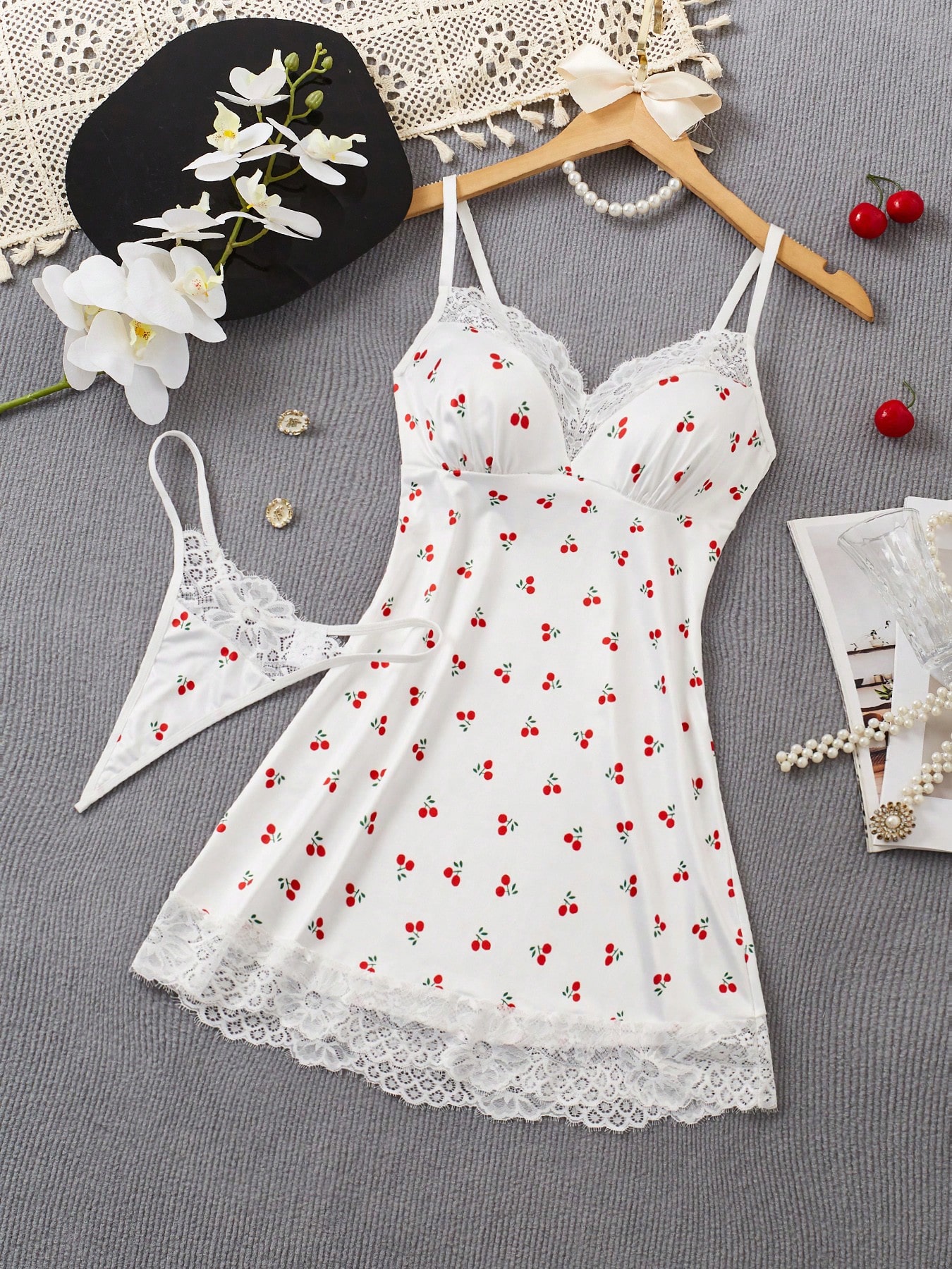 مجموعة ملابس نوم نسائية مثيرة تتكون من قميص نوم وسروال جي-سترينغ، ريف