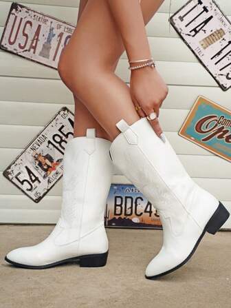 Women's New American Vintage Embroidery Leather Pointed Toe Western Boots, Elegant Pure White Leather Chic High Shaft Boots, High Heels Chunky Heel Riding Boots, Fashionable Punk Style Chelsea Boots