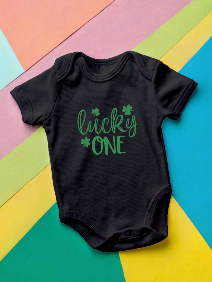 1st St Patricks Day Baby Bodysuit, First Lucky Birthday Shirt, One Year Old Baby Bodysuit, St Patricks Day Themed Bday Tee. UA-1364 - 黑色 - 查看 1