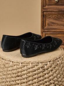 WHDXY 1 Paar Damen bestickte Flache Schuhe mit weicher Sohle und quadratischer Zehenform, bequeme Arbeitsschuhe, klassische französische Mary Jane-Stil, geeignet für alle Jahreszeiten - Schwarz - Übersicht 6