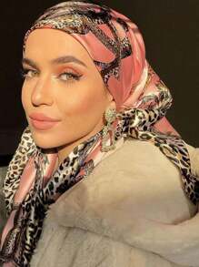 1 Pc Women's Spring Fashion New Versatile Chain Leopard Print 90*90 Bandana Headscarf, Sunscreen Versatile Headwrap, Suitable For Daily Wear, Applicable For All Seasons - 01-leather Powder - View 3