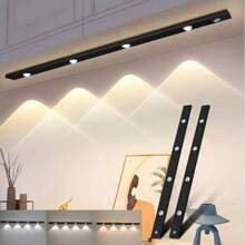 2 unidades de luz LED con sensor de movimiento de 60 cm, recargable por USB con batería de 800mAh, ideal para armarios, dormitorios, pasillos y escaleras. Tecnología avanzada de detección infrarroja que activa la luz automáticamente en entornos oscuros y se apaga después de 18 segundos sin movimiento, ahorrando energía. Diseño ajustable con tres colores de luz (blanco, neutro y cálido) y tres niveles de brillo (10%, 50%, 100%). Instalación fácil sin perforaciones gracias a la cinta magnética y adhesivo 3M. Portátil y multifuncional, perfecta como luz nocturna o de emergencia para el hogar, garajes, escaleras y más. Vida útil de más de 50.000 horas, sin cables y de bajo consumo energético.