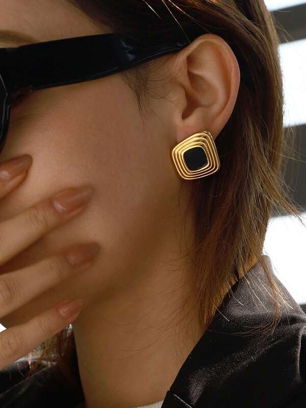 Uworld 1Pair Of French Retro Style Women's Stainless Steel Earrings Asymmetrical Geometric Ribbed Earrings Suitable For Daily Wear Commuting Vacation Party Festival Etc