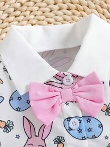 Söt babyflickas skjorta med Peter Pan-krage, fladdrande ärmar, rosett och tryck med kanin, morot och ägg, knäppning fram, matchad med enfärgade bloomershorts, 2-delat påskpresentset, lämplig för utflykter på vår/sommar - Multifärgad - Visa 4