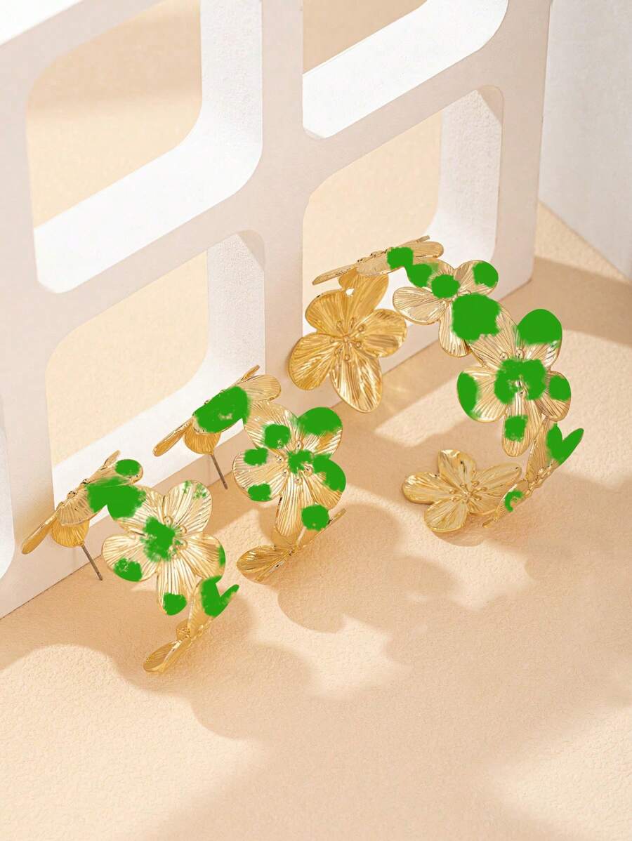 Set Of Metal Circular Flower Earrings Exaggerated Fashion Retro C-Shaped Women's Wide Version Flower Earrings Set For St. Patrick's Day 2025