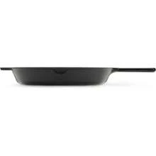 Basics - Bratpfanne mit Stiel aus bereits eingebranntem Gusseisen, 38,1 cm, Schwarz