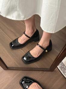 Damskie buty vintage typu Mary Jane, kwadratowe noski, niskie, pasek, perłowe zdobienie, grube czółenka, eleganckie, kobiece, uniwersalne na codzienne dojazdy do pracy, słodkie wysokie obcasy