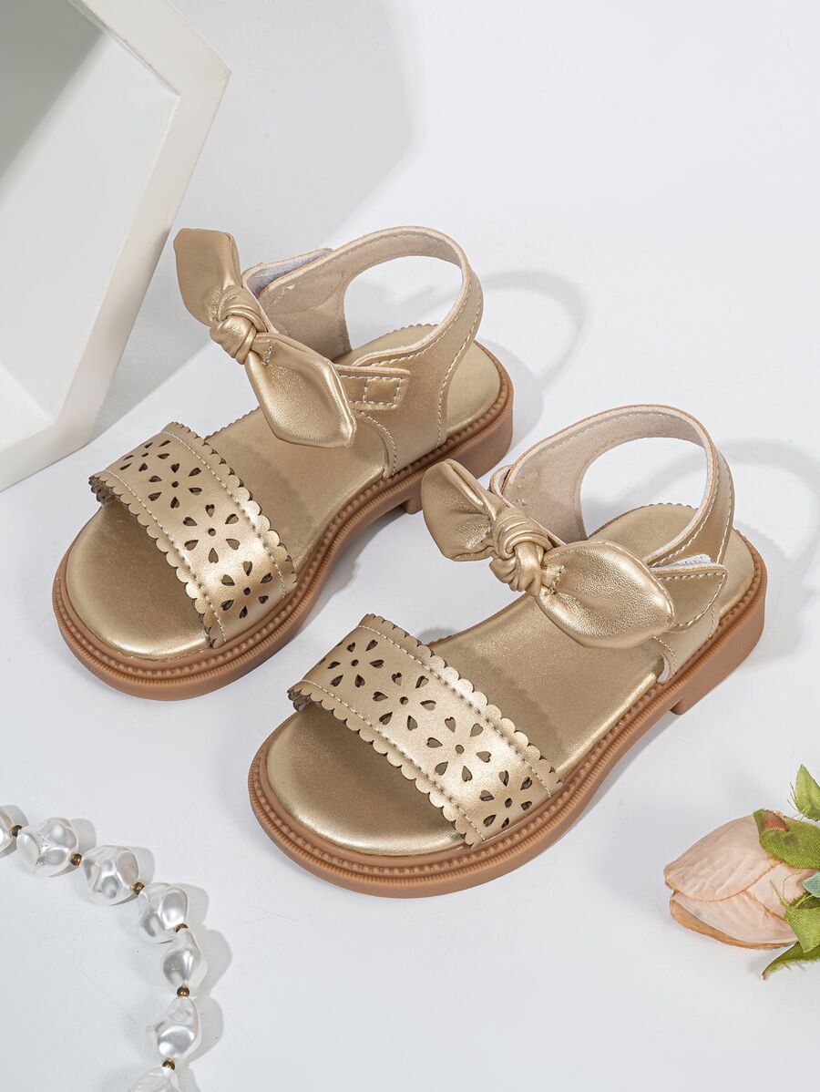 1 Pair Of Fashionable Gold Baby Sandals Laser Pattern Design Decoration Lucky Leaf Flat Cute Girls Sandals For Summer Vacation - Gold - View 1