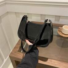 Bolso de hombro versátil de unicolor de la versión coreana, pequeña bolsa cuadrada suave y de moda INS para mujeres 2025