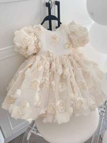 年轻女孩礼服公主裙新款白色3D玫瑰生日礼服主持演出舞台表演花童婚礼适合生日派对舞台表演主持人演讲比赛等重要场合适合各种重要节日也非常适合日常穿搭，适合室内室外，裙子很甜美可爱，穿上之后非常优雅