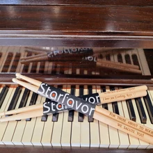 [定制] 个性化鼓槌、鼓槌、鼓手礼物，适合父亲、男朋友、儿子、丈夫、乐队、摇滚音乐家，定制镌刻一对 - 原木色 - 查看 6