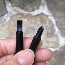 1 set (2 piezas) Destornillador portátil multiuso para exteriores con anilla, destornillador plano y de estrella, mini destornillador de llavero, destornillador plano y de estrella portátil con forma de llave para uso en exteriores, herramientas para hombres (color y estilo aleatorio)