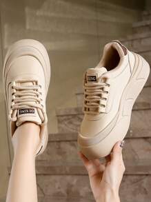 Zapatos casuales de mujer con suela gruesa, sencillos y elegantes, versátiles, ligeros y antideslizantes para uso al aire libre, hiking, running y deportes. Con un estilo retro adorable y un diseño de moda minimalista y elegante que se adapta cómodamente a la forma del pie.