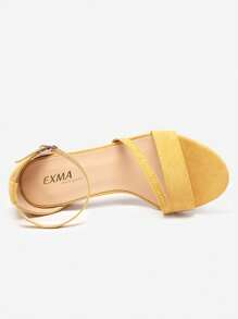 Gele sandalen voor dames op de post Eqro - stijlvolle sandalen voor dames, zomersandalen