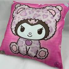 Sanrio 1pc Sanrio Kuromi X Hello Kitty Cartoon Decorative Pillow Cover, Featuring Asymmetrical Lines Design With Kuromi In Furry Coat, Cute And Minimalist Style, Soft Material, Removable And Washable, Size: 40x40cm, 45x45cm, 50x50cm (No Filler), Single-Sided Print, Suitable For Sofa, Car, Bedroom, Living Room