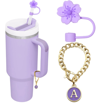 1 套（2 个）可爱紫色花朵吸管套，0.4 英寸/10 毫米吸管帽，饮水吸管头套，可重复使用吸管帽，26 个字母吊坠，金色字母链水瓶姓名 ID 吊坠