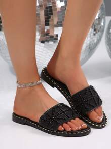 Fashionable & Luxury Women Flat Sandals With Pearl And Rhinestone Decoration, Round Toe Design In Multiple Colors, Comfortable Footwear Suitable For Stylish Outfits