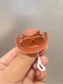 1 pieza Decoración de sombrero creativo con diseño de pollito, estilo de color aleatorio con loro, oso de peluche, serpiente mascota, pájaro, lagarto, rana, sombrero de pollo