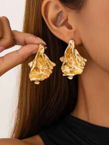 1 Pair Elegant Personalized Creative Metal Asymmetrical Abstract Leaf Stud Earrings For Women
