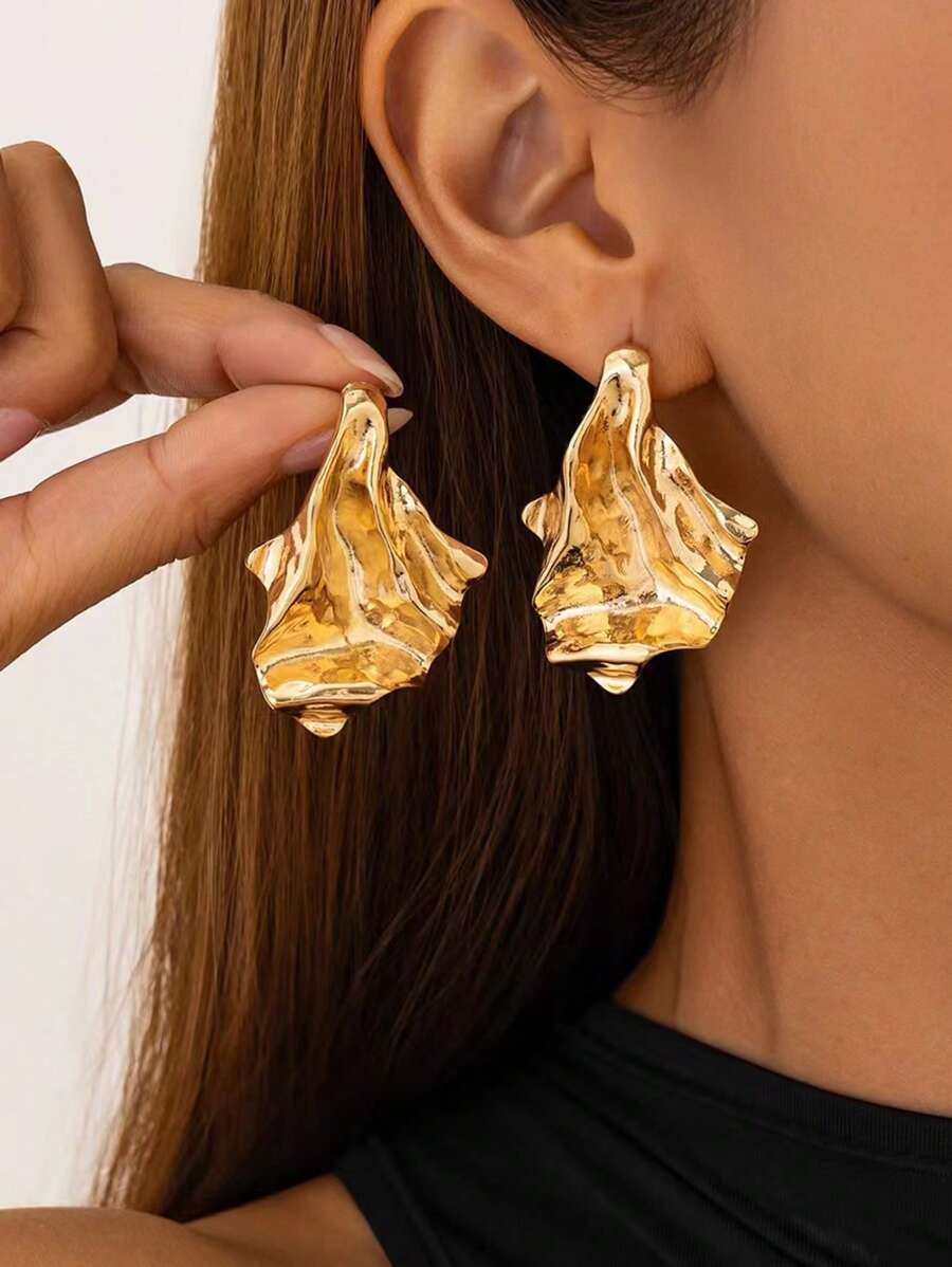 1 Pair Elegant Personalized Creative Metal Asymmetrical Abstract Leaf Stud Earrings For Women