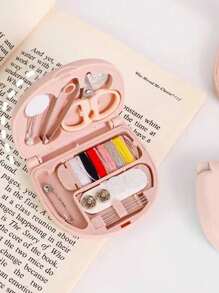 Flower Wreath Letters Sewing Tool Box With Pink Flower Initials, Letters A-Z, Perfect Gift For Beginners Sewing: 1 Portable Mini Sewing Set - Foldable, Diy Sewing Supplies And Accessories, Suitable For Travelers And Emergency Clothing Fixators, Mini Needle Box Portable Small Needle Bag Sewing Tool Combination Set Hotel Supplies(Pink)