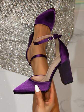 女士尖头纯色镂空粗跟黑色高跟鞋，高跟鞋，派对装扮